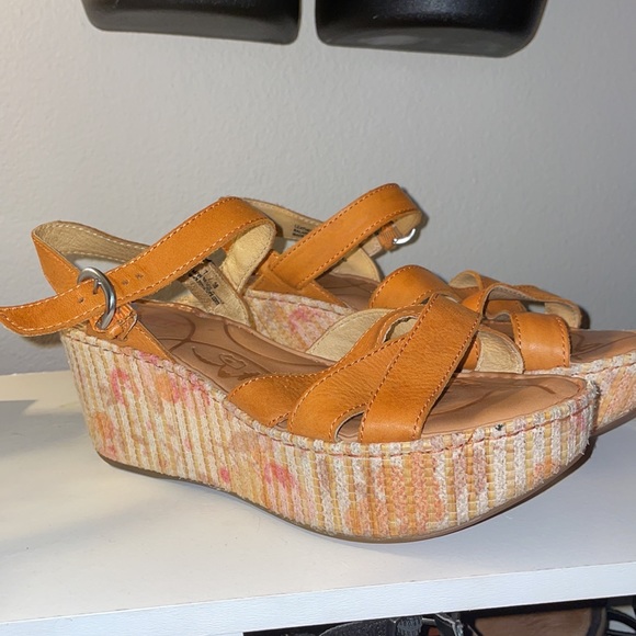 Born Shoes - 7 born floral platform brown heels wedges